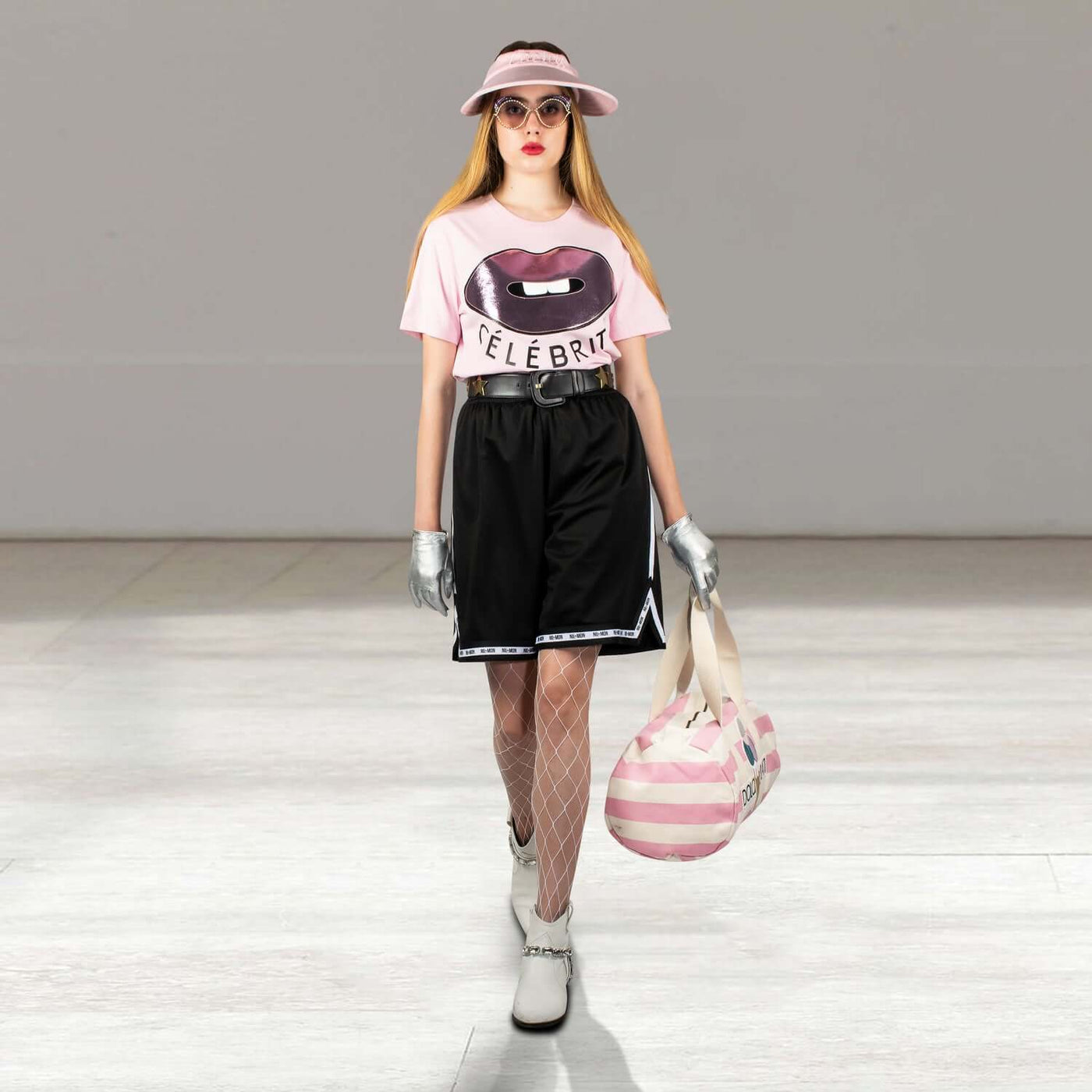 T-Shirt "Celeb Paris" - light pink (Model)